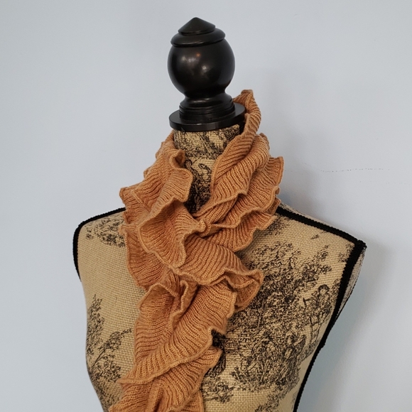 Ruffled Scarf - Picture 4 of 8